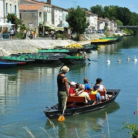 Les Petites Pierres- Rural + Wifi,pool Hébergement de vacances Vernoux-en-Gâtine